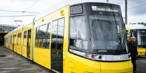 50 Meter lang ist die Straßenbahn: die neue Tram namens „Urbanliner“