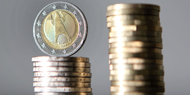 Euro-Münzen sind übereinander gestapelt