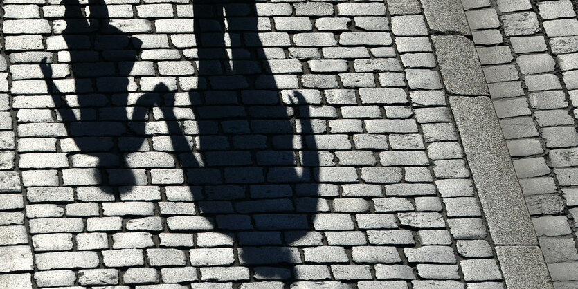 Schatten von Person mit Kind