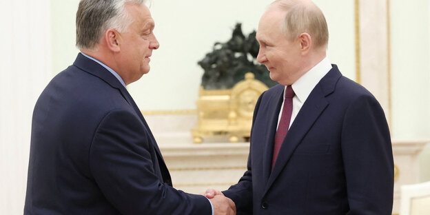 Orbán und Putin schütteln sich die Hände
