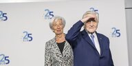 Jean-Claude Trichet hält sich die Hand vor die Augen