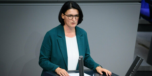 Die Grünen-Politikerin Irene Mihalic bei einer Rede im Bundestag