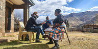 Reporterin bei der Arbeit, im Interview, Südafrika
