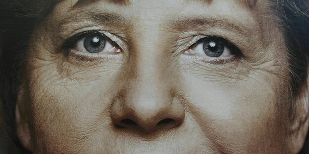 Nahaufnahme vom Gesicht von Angela Merkel Wahlplakat