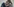 Alec Baldwin wird von seiner Frau umarmt