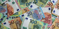 Eine große Menge verschiedener Euro-Geldscheine