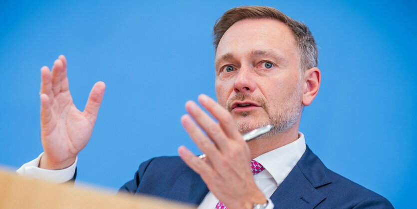 Finanzminister Christian Lindner gestikuliert.