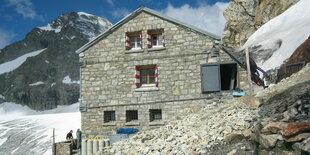 Steinhütte in den Bergen