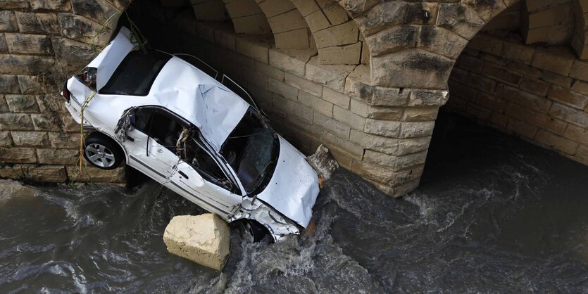 Auto abgestürzt in Fluss