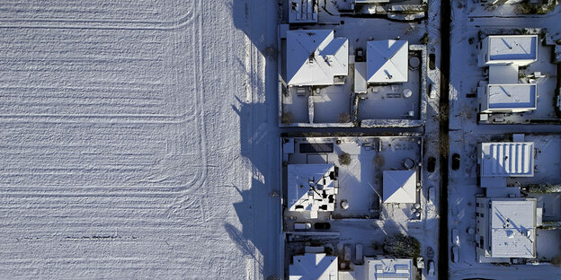 Schneebedeckte Häuser.