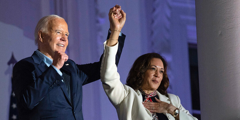 Biden und Harris am Balkon des Weißen Hauses