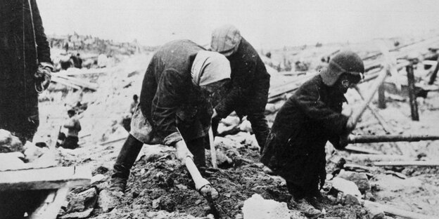 Strafgefangene bei der Arbeit im Gulag um 1935