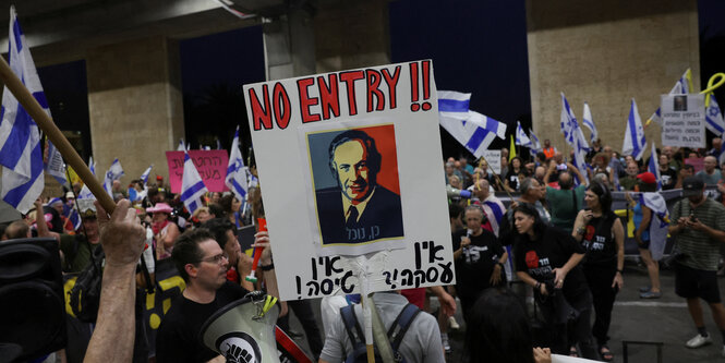 Anti-Regierungs-Proteste am internationalen Flughafen Ben Gurion nahe Tel Aviv