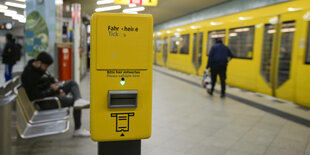 Das Bild zeigt einen Fahrscheinentwerter der BVG