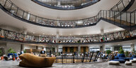 Eine Simulation der zur Bibliothek umgebauten Innenräume der Galeries Lafayette mit ihren Lichtkegeln.