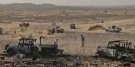 Militärfahrzeuge in der Wüste