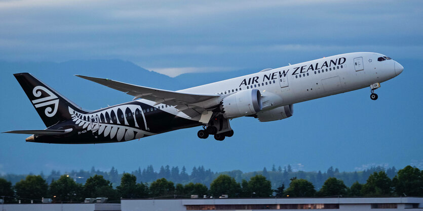 Maschine der Air New zeland beim Start