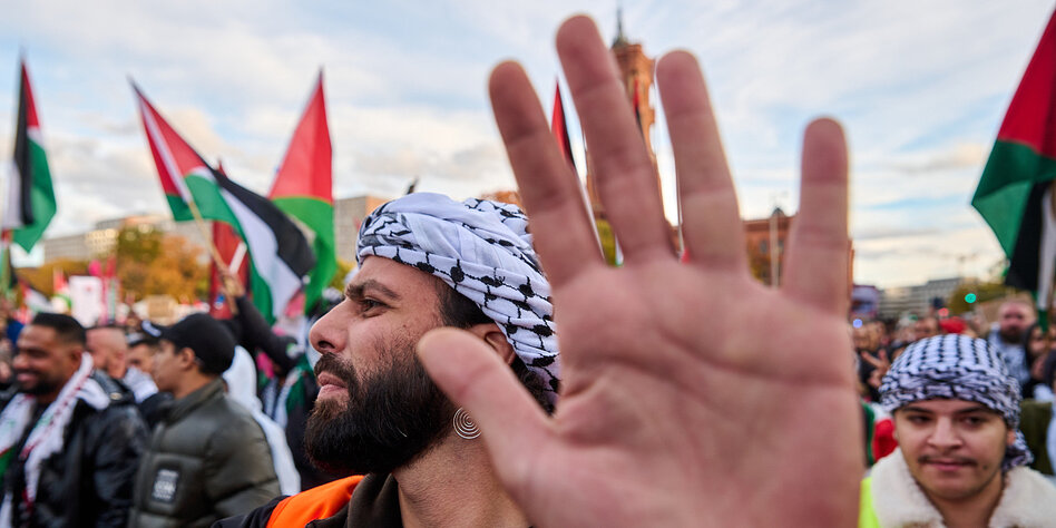 Schläge, Tritte, Morddrohungen: Angriff auf die „Zionistenpresse“