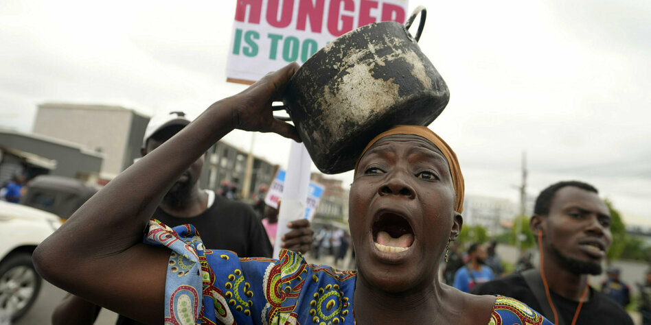 Proteste in Nigeria: Straßenschlachten, Tote und Bomben