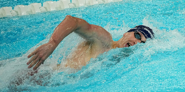 Lukas Märtens beim Kraulen im Wasser