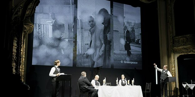 Die Schauspieler Veit Schubert (l-r), Max Gindorf, Constanze Becker, Oliver Kraushaar, Andreas Beck, spielen bei einer szenischen Lesung auf der Bühne des Berliner Ensemble weitere Details zu einem Treffen von AfD-Politikern, Rechtsextremisten und Unternehmer.