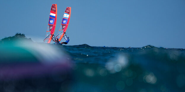 zwei Windsurfer bei olympia