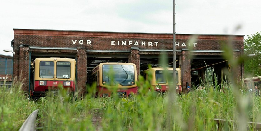 Zur Abfahrt bereit: S-Bahnen im Stellwerk Friedrichsfelde