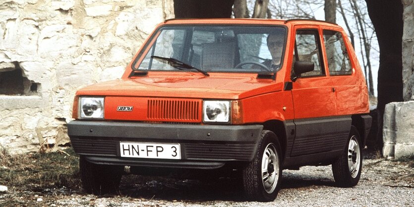 Ein roter Fiat Panda