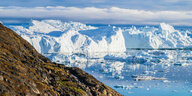 Der Ilulissat-Eisfjord, auch bekannt als Sermeq Kujalleq, entwässert am 3. Juli 2024 in Ilulissat, Grönland, etwa 7 % der grönländischen Eisdecke.