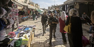 Israelische Polizisten patrouillieren in Jerusalems Altstadt.