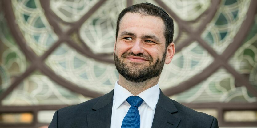 Porträt von Sachsens Landesrabbiner Zsolt Balla in der Synagoge in Leipzig