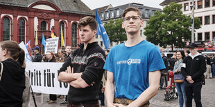 Kundgebung der jungen Alternative auf einem Marktplatz