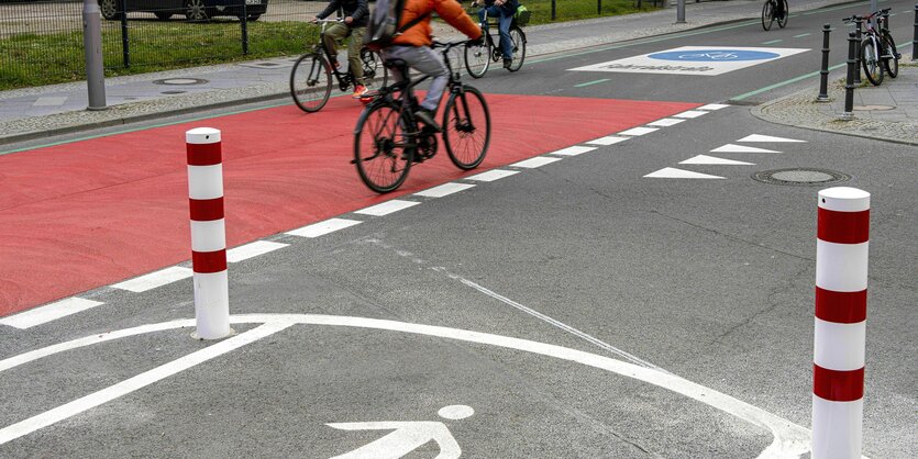 Ein Piktogramm weist auf eine Fahrradstraße hin