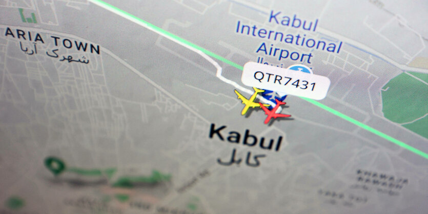 Ein Foto der Website Flightradar24, von einem PC Monitor abfotografiert, zeigt das der Flug von Qatar Airways QTR7431 von Leipzig LEJ nach Kabul KBL am Kabul International Airport gelandet ist