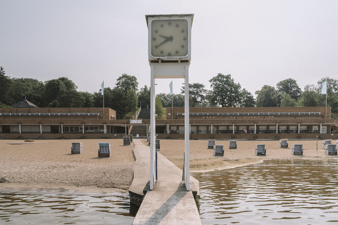 Die Uhr am Strandbad Wannsee