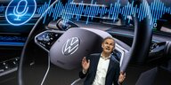 Oliver Blume, Vorstandsvorsitzender der Volkswagen AG spricht bei der Jahrespressekonferenz 2024 der Volkswagen Group.