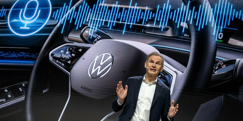 Oliver Blume, Vorstandsvorsitzender der Volkswagen AG spricht bei der Jahrespressekonferenz 2024 der Volkswagen Group.