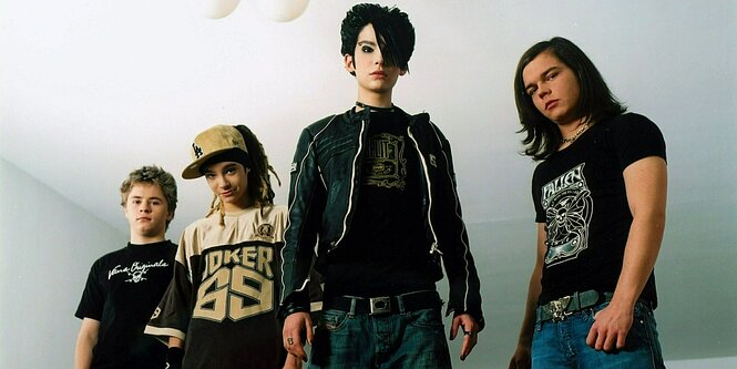 Die Band Tokio Hotel, fotografiert am 17.12.2005 auf Tournee in Magdeburg.