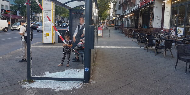 Bushaltestelle in der Potsdamer Straße am Morgen nach der Schießerei