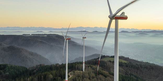 Die EnBW Windprojekte GmbH betreibt gemeinsam mit der Energiedienst AG auf dem Glaserkopf Deutschlands südlichsten Windpark mit drei Vestas Windenergieanlagen vom Typ V 126 auf über 900 Metern Höhe.