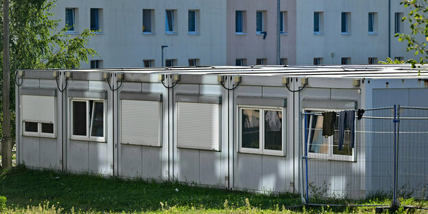 Wohncontainer stehen auf dem Gelände der Erstaufnahme-Einrichtungen (EAE) des Landes Brandenburg in Eisenhüttenstadt