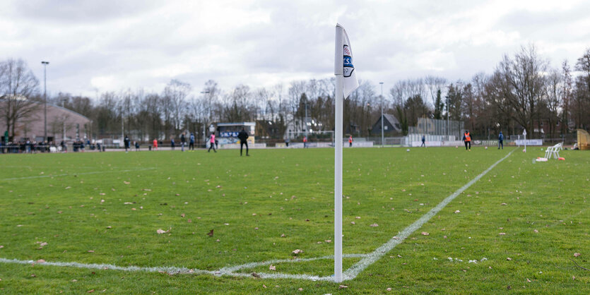 Sportanlage des Niendorfer TSV von der Eckfahne aus aufgenommen