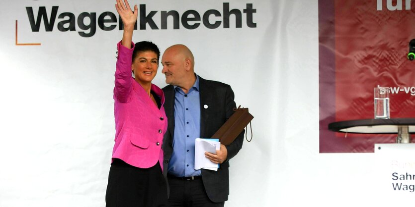 Das Bild zeigt Sahra Wagenknecht und Spitzenkandidat Robert Crumbach in Brandenburg an der Havel