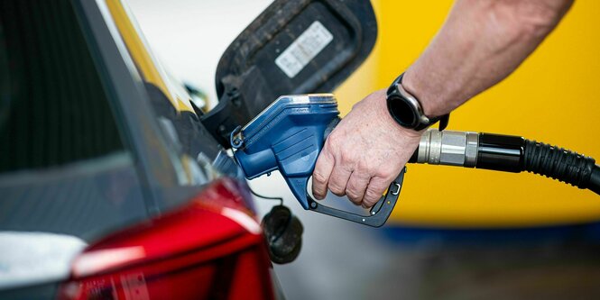 Tankstelle mit Zapfsäulen