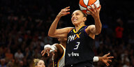 Zug zum Korb: Diana Taurasi, WNBA-Legende im Trikot von Phoenix Mercury.