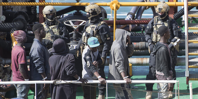 Streitkräfte an Bord des türkischen Öltankers El Hiblu 1, der von Migranten gekapert wurde, in Valletta, Malta, Donnerstag, 28. März 2019.