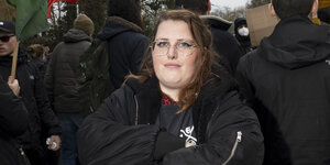 Die Antifaschistin Clara Mühlheim auf einer Demonstration