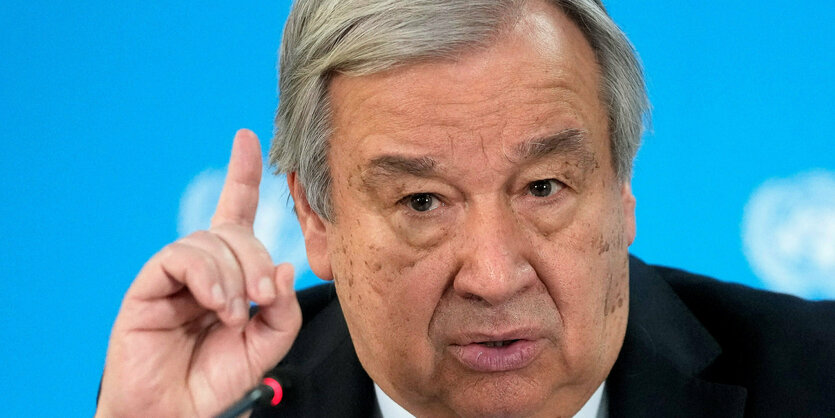 UN-Generalsekretär Antonio Guterres mit erhobenem Zeigefinger