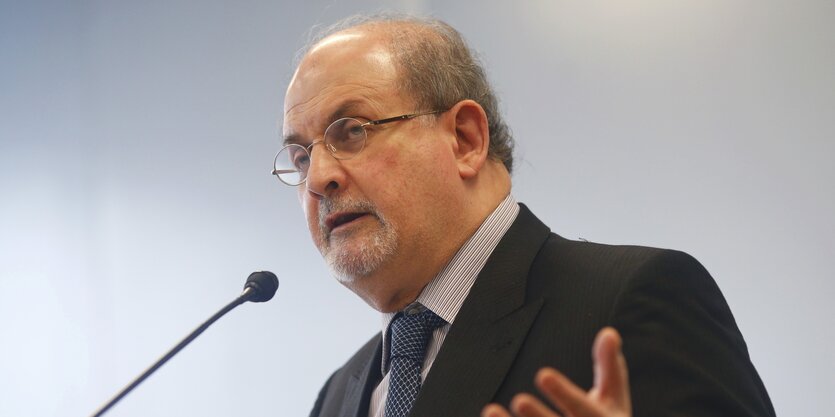 Salman Rushdie spricht auf der Frankfurter Buchmesse 2015