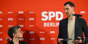 Berlins SPD-Landesvorsitzende Nicola Böcker-Giannini und Martin Hikel